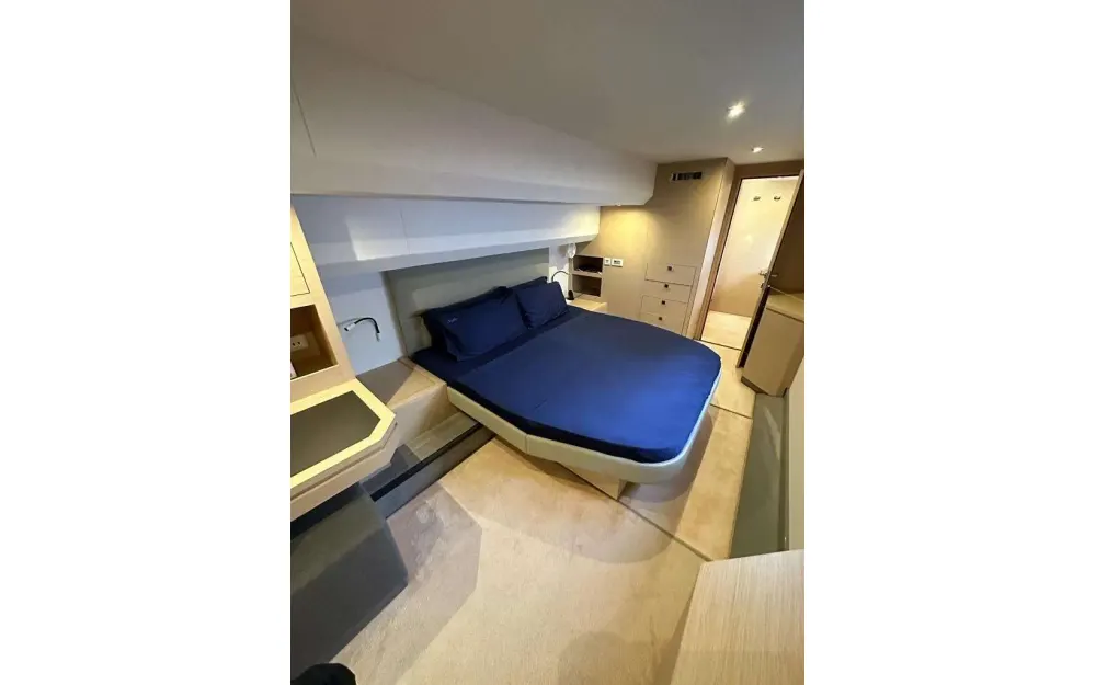 slider 13 Fountaine Pajot My 6