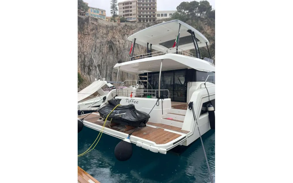 slider 14 Fountaine Pajot My 6