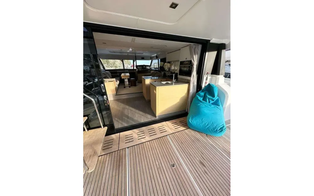 slider 3 Fountaine Pajot My 6