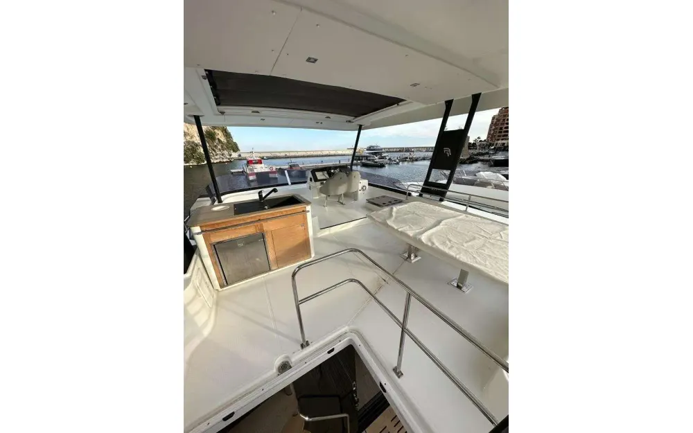 slider 4 Fountaine Pajot My 6
