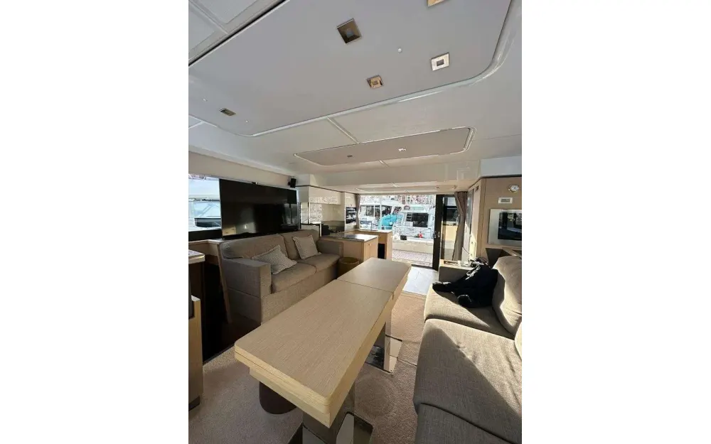 slider 5 Fountaine Pajot My 6