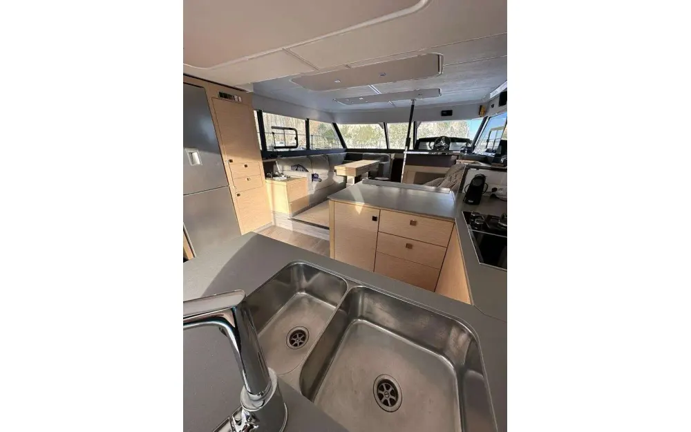 slider 6 Fountaine Pajot My 6