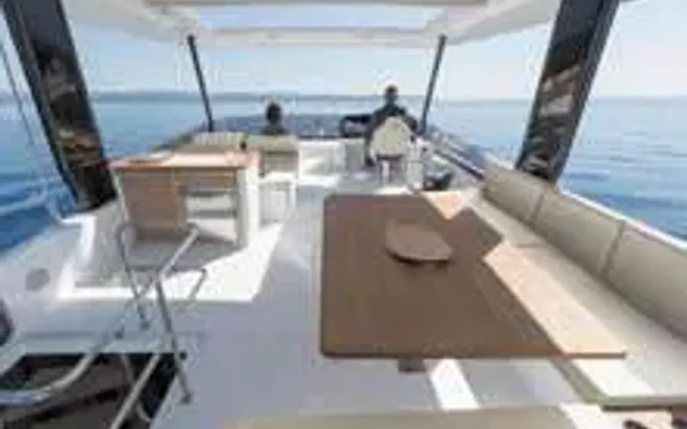 slider 7 Fountaine Pajot My 6