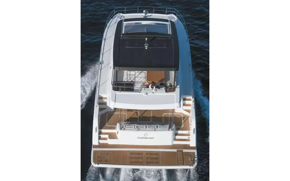 slider 8 Fountaine Pajot My 6