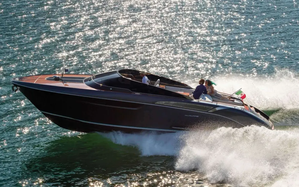 slider 6 Riva  38 Bravo