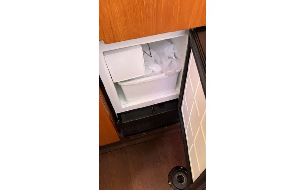 slider 17 Wauquiez Pilot Saloon 55