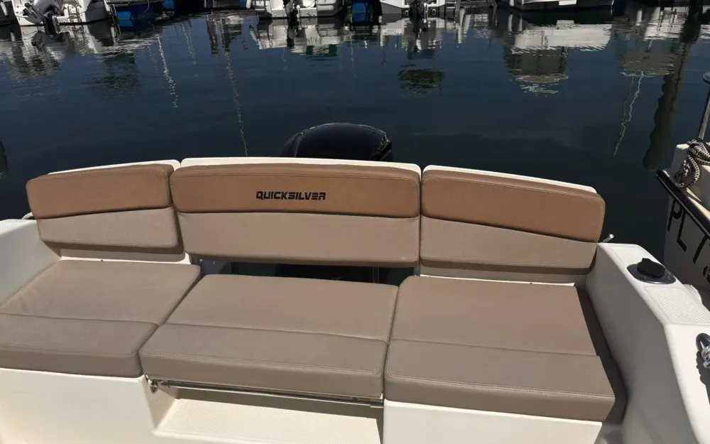 slider 1 Quicksilver Activ 555 Cabin