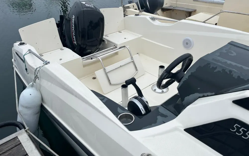 slider 6 Quicksilver Activ 555 Cabin