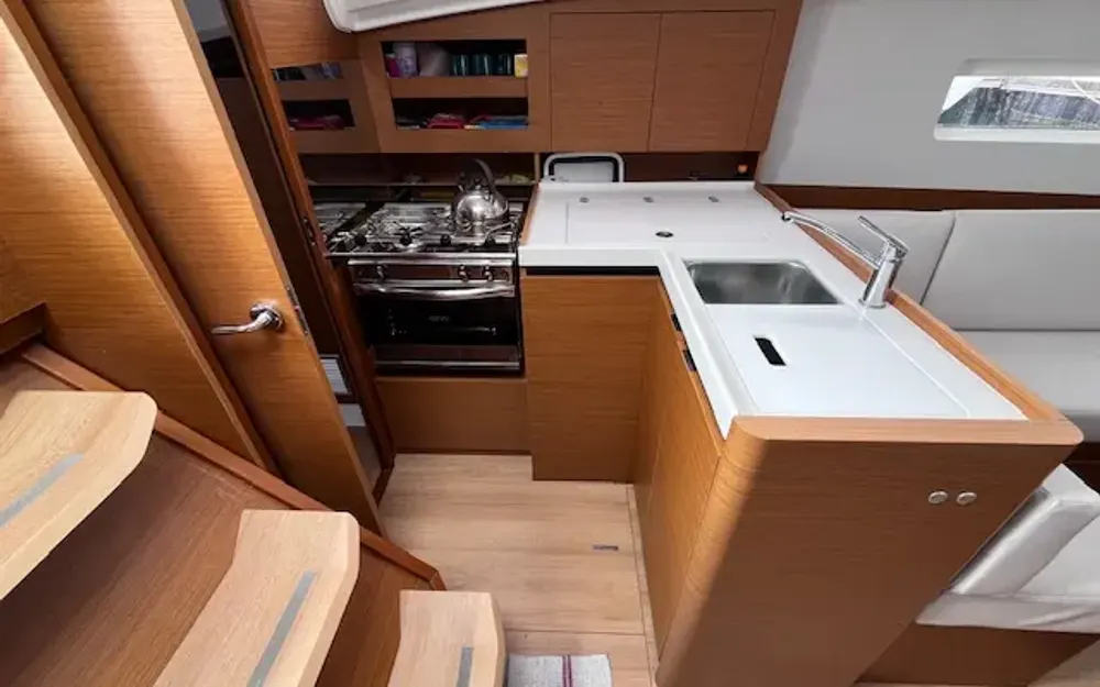slider 9 Jeanneau Sun Odyssey 380