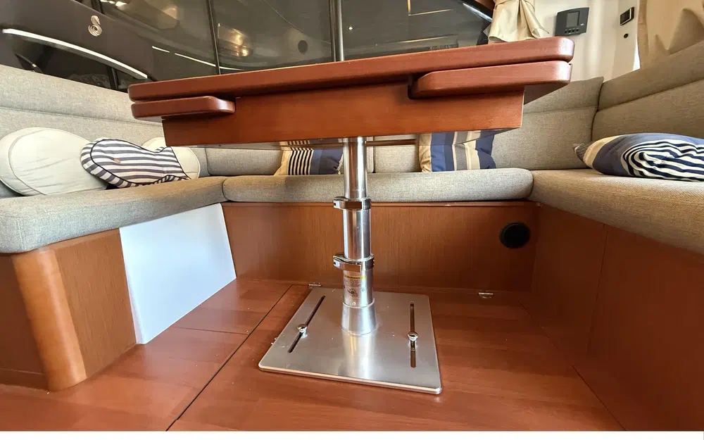 slider 10 Beneteau Antares 42