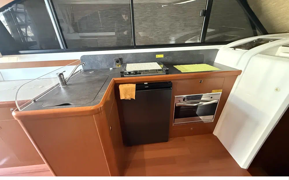 slider 11 Beneteau Antares 42