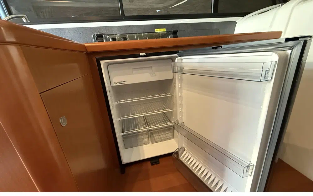 slider 12 Beneteau Antares 42