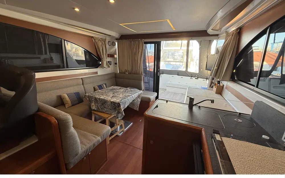 slider 17 Beneteau Antares 42