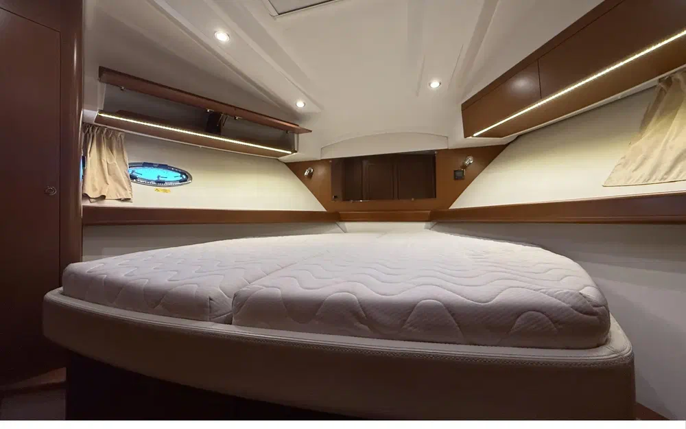 slider 19 Beneteau Antares 42