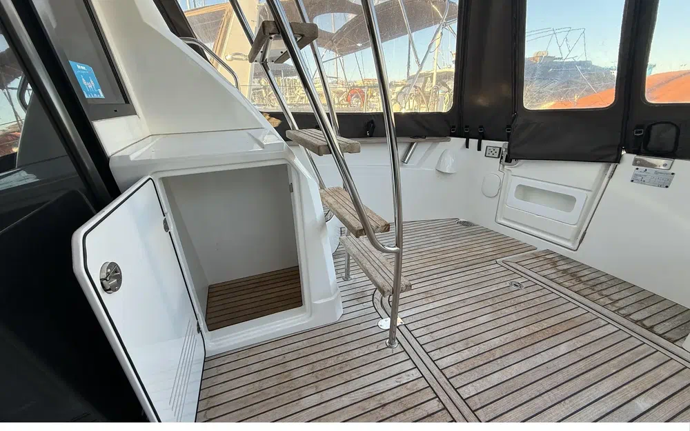 slider 25 Beneteau Antares 42