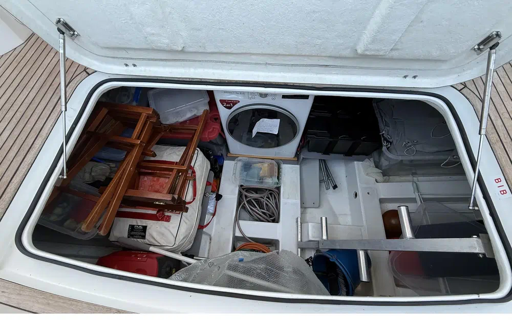 slider 26 Beneteau Antares 42