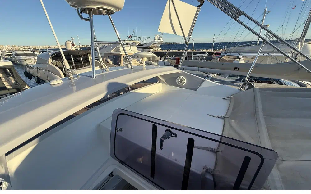 slider 28 Beneteau Antares 42