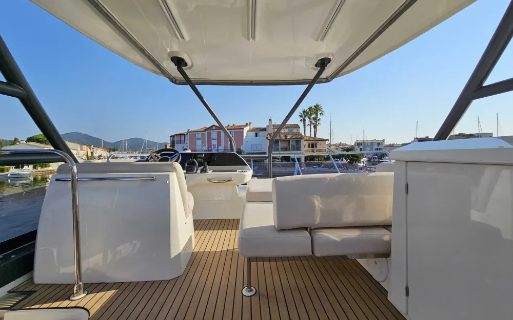 slider 9 Prestige Yachts F4.9