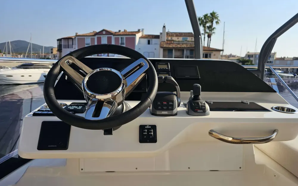 slider 11 Prestige Yachts F4.9