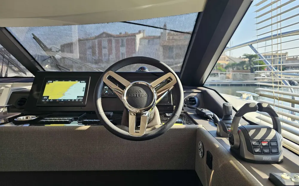slider 16 Prestige Yachts F4.9