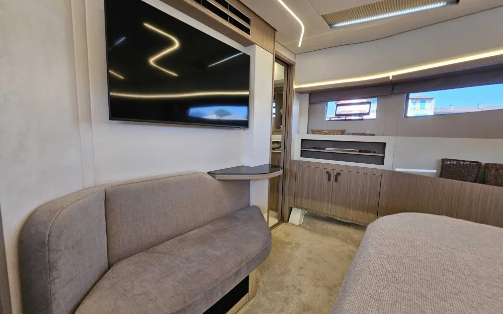 slider 18 Prestige Yachts F4.9