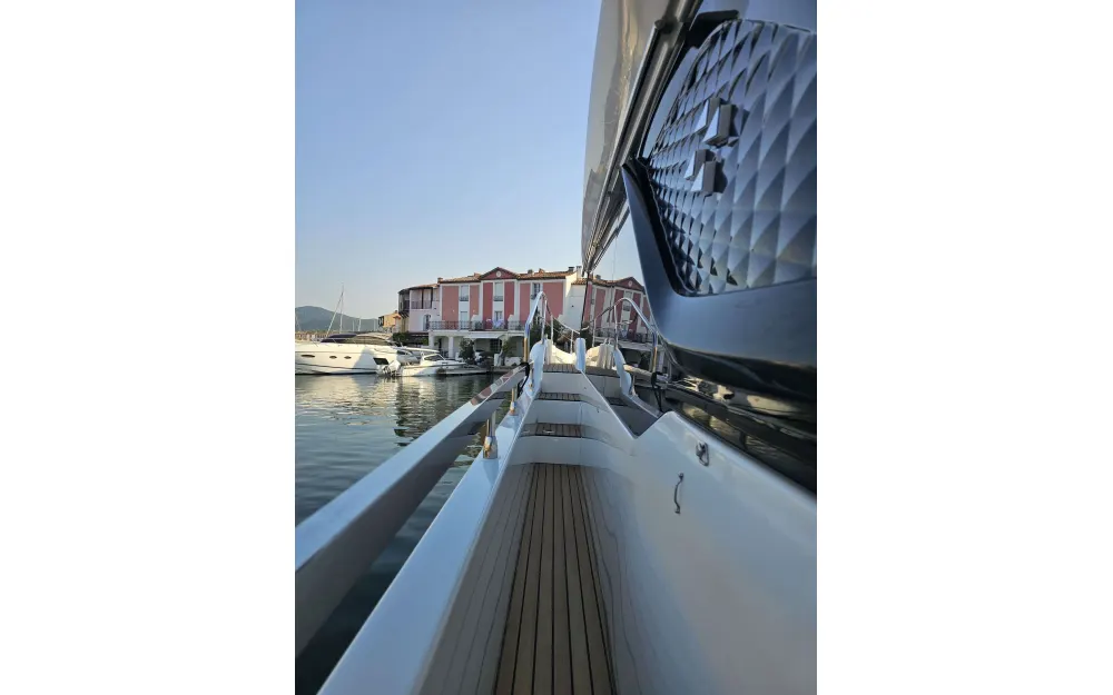 slider 4 Prestige Yachts F4.9