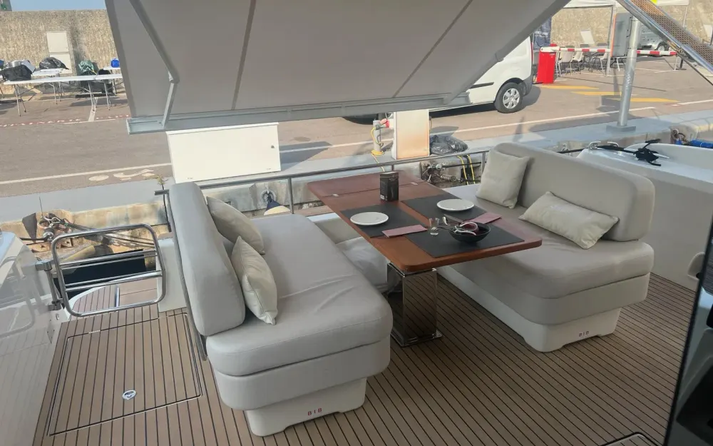slider 6 Prestige Yachts F4.9