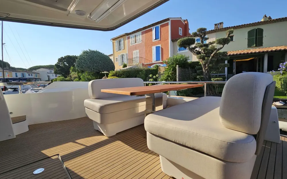 slider 7 Prestige Yachts F4.9
