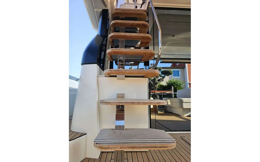 slider 8 Prestige Yachts F4.9