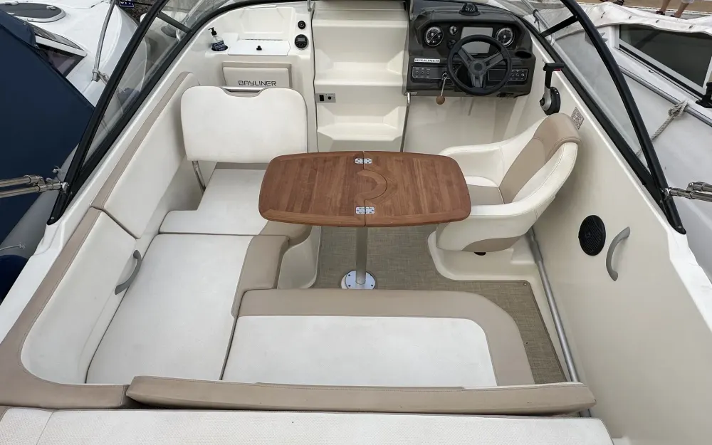 slider 11 Bayliner VR5 Cuddy