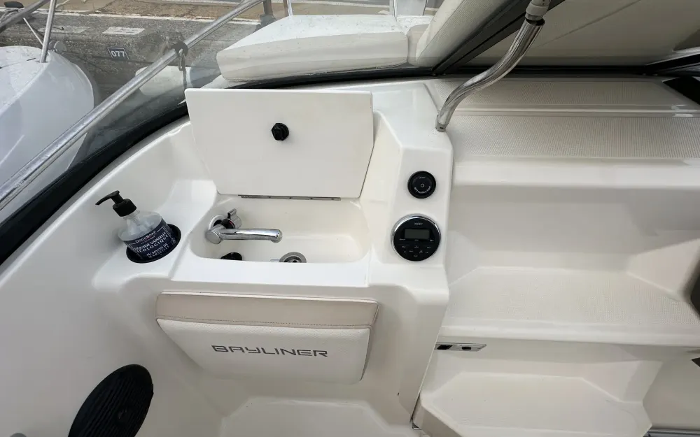 slider 18 Bayliner VR5 Cuddy