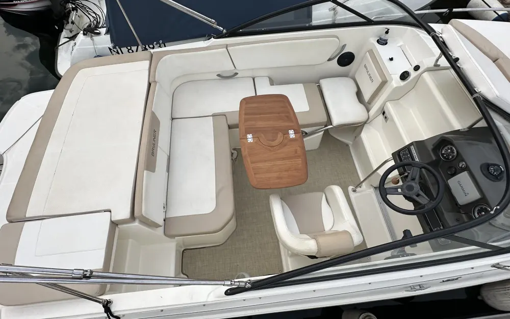 slider 6 Bayliner VR5 Cuddy