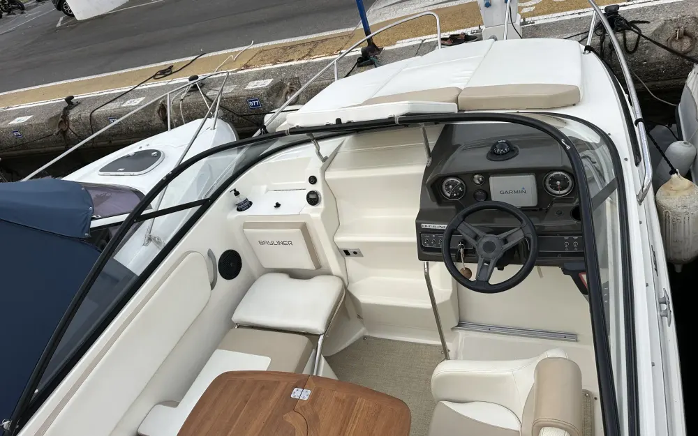 slider 7 Bayliner VR5 Cuddy