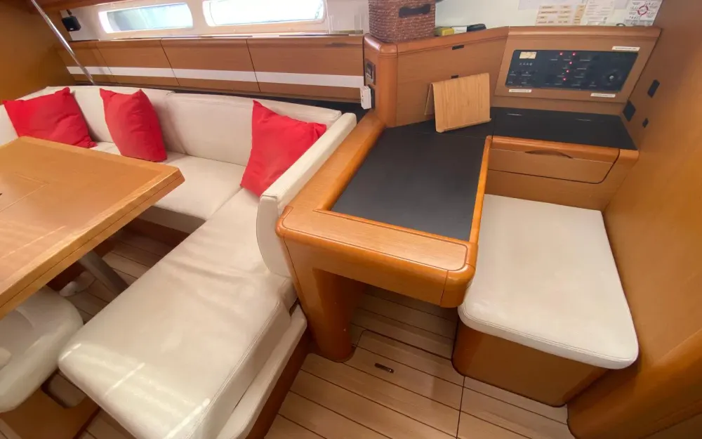 slider 8 Jeanneau  53