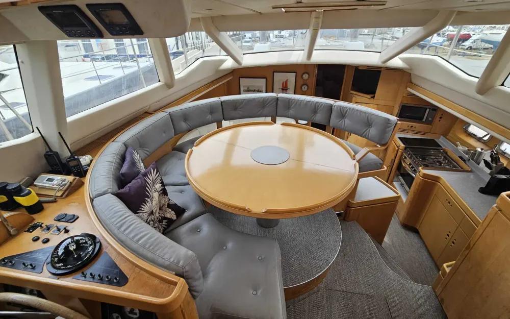 slider 1 Wauquiez Pilot Saloon 60