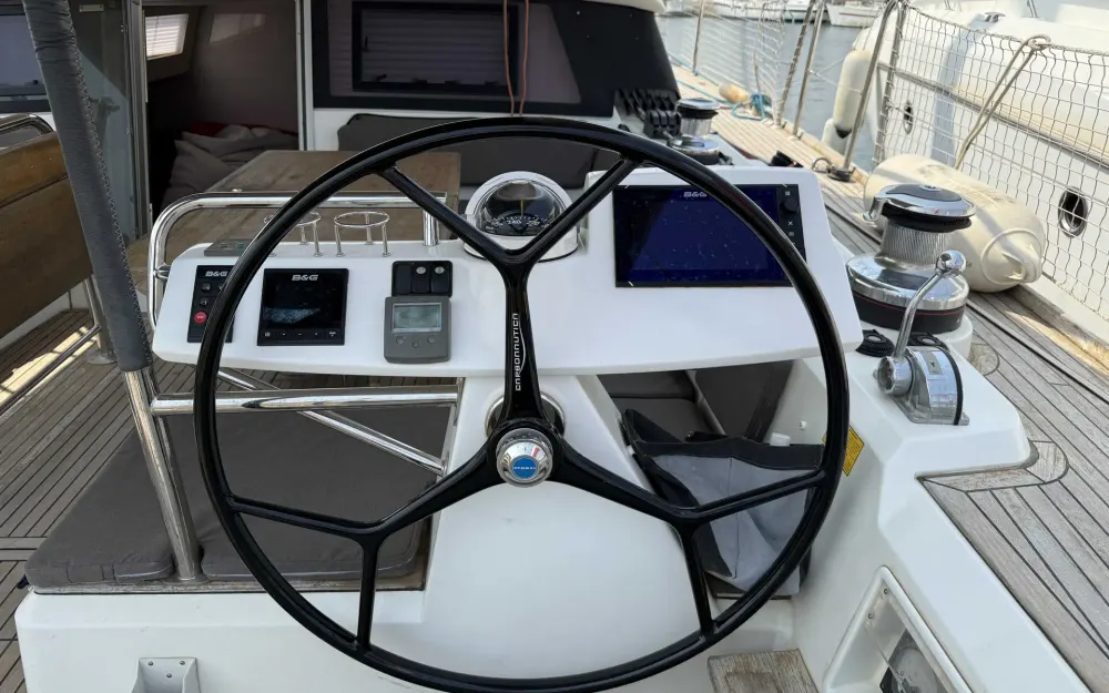 slider 10 Beneteau Sense 51