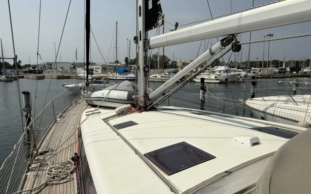 slider 18 Beneteau Sense 51