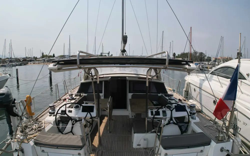 slider 7 Beneteau Sense 51
