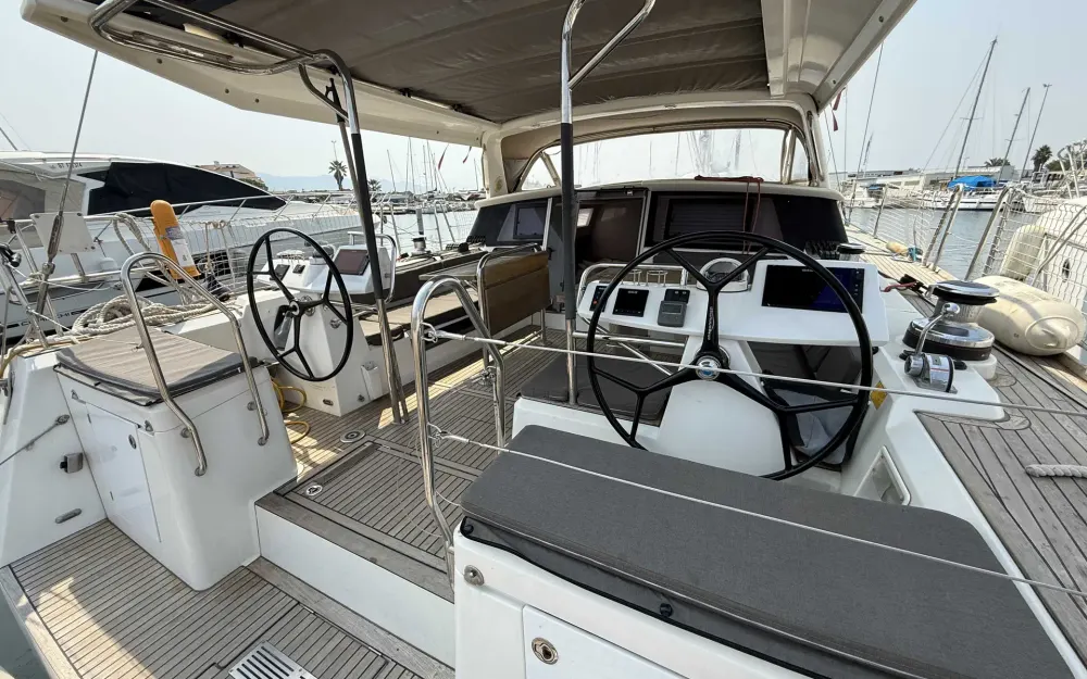 slider 8 Beneteau Sense 51