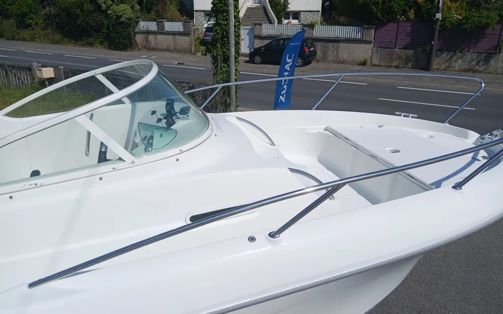 slider 2 Beneteau Flyer 650 WA