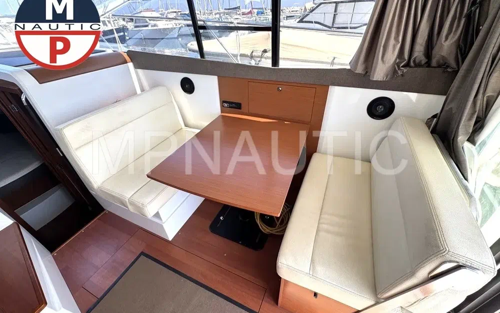 slider 7 Jeanneau NC 9