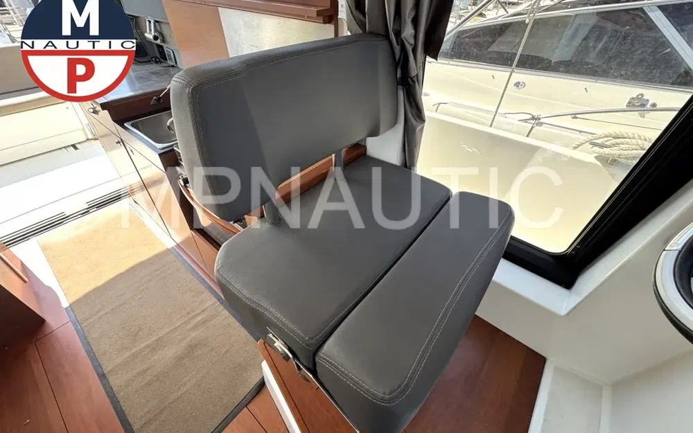 slider 11 Jeanneau NC 9