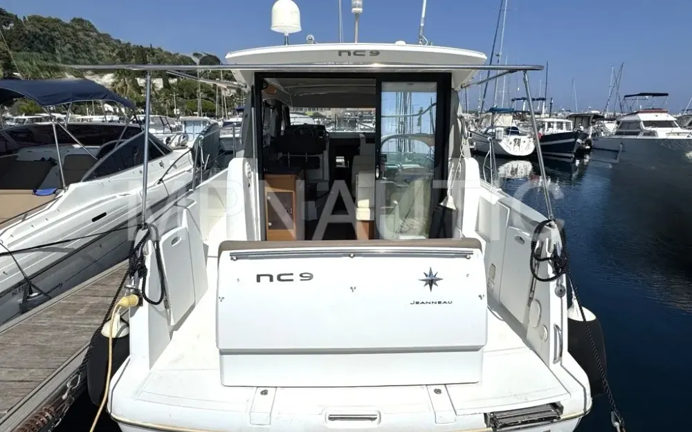 slider 1 Jeanneau NC 9
