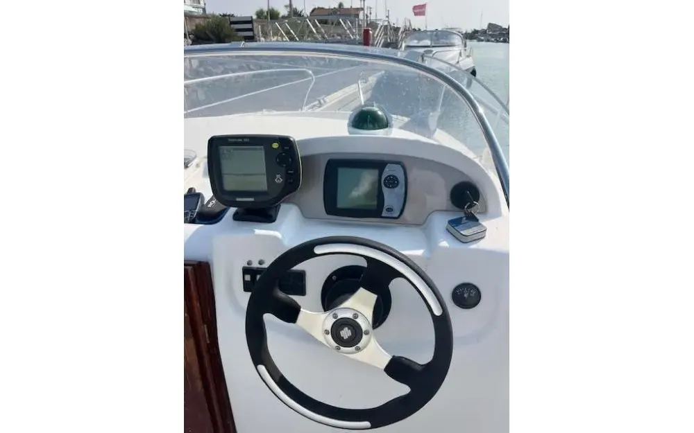 slider 5 Jeanneau Cap Camarat 650