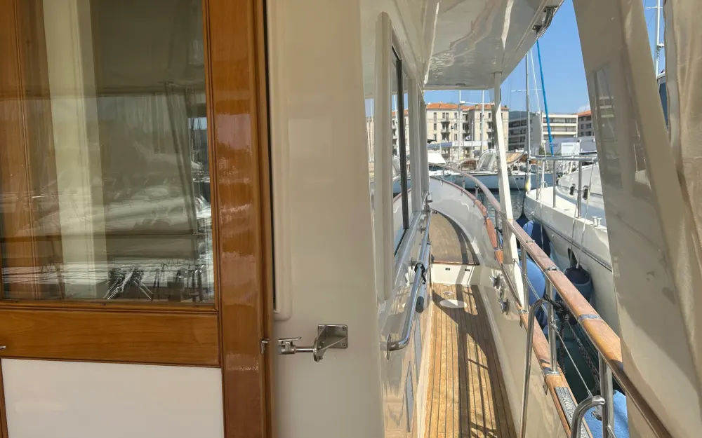 slider 9 Grand Banks  42 Europa
