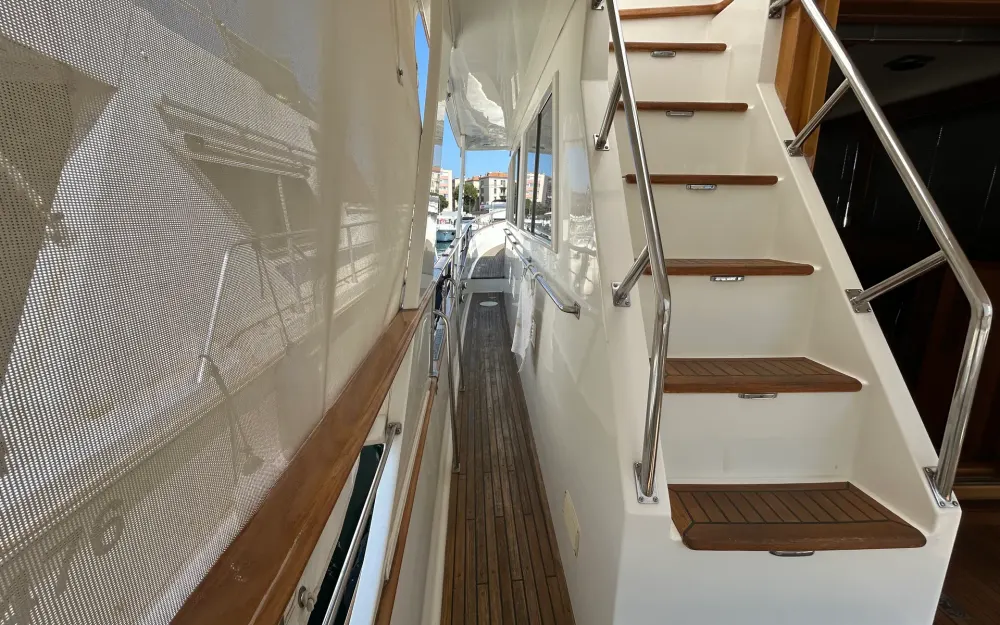 slider 15 Grand Banks  42 Europa
