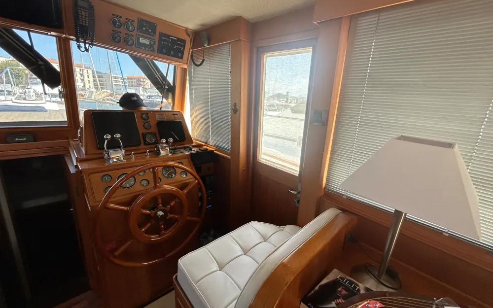 slider 8 Grand Banks  42 Europa