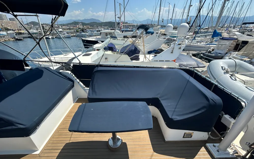 slider 12 Grand Banks  42 Europa