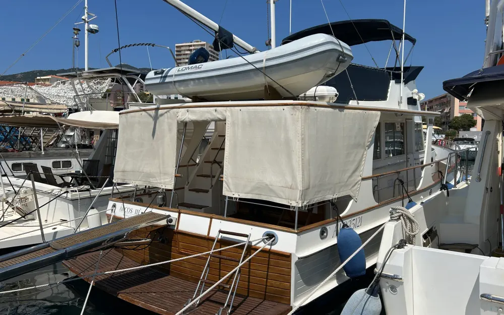 slider 18 Grand Banks  42 Europa