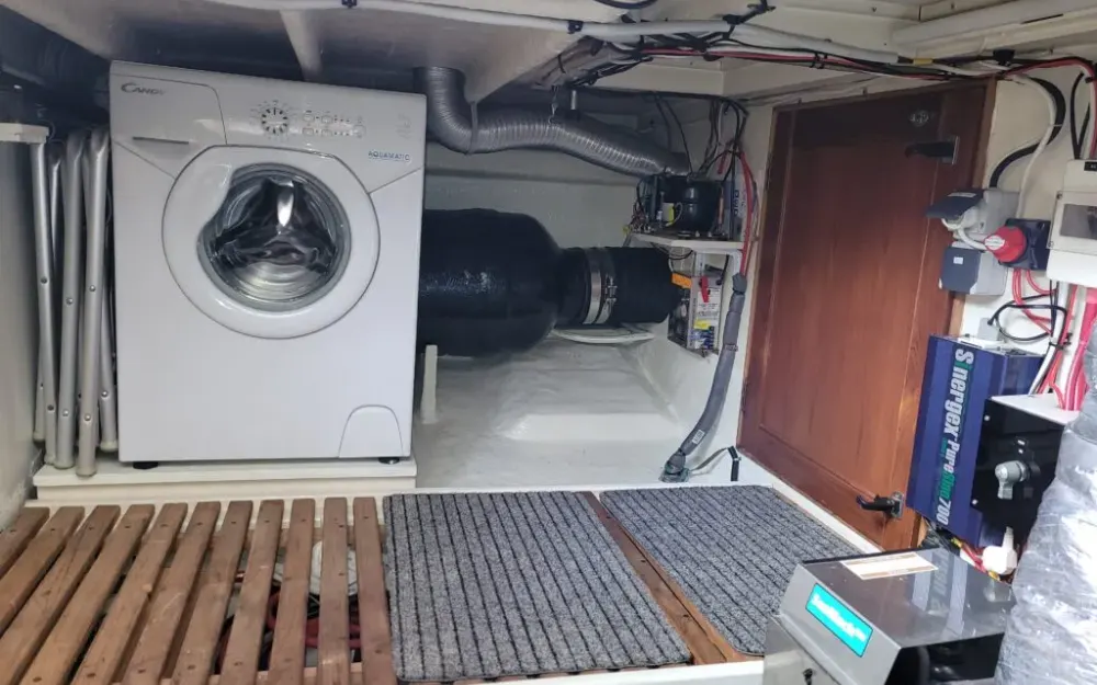 slider 21 Grand Banks  42 Europa